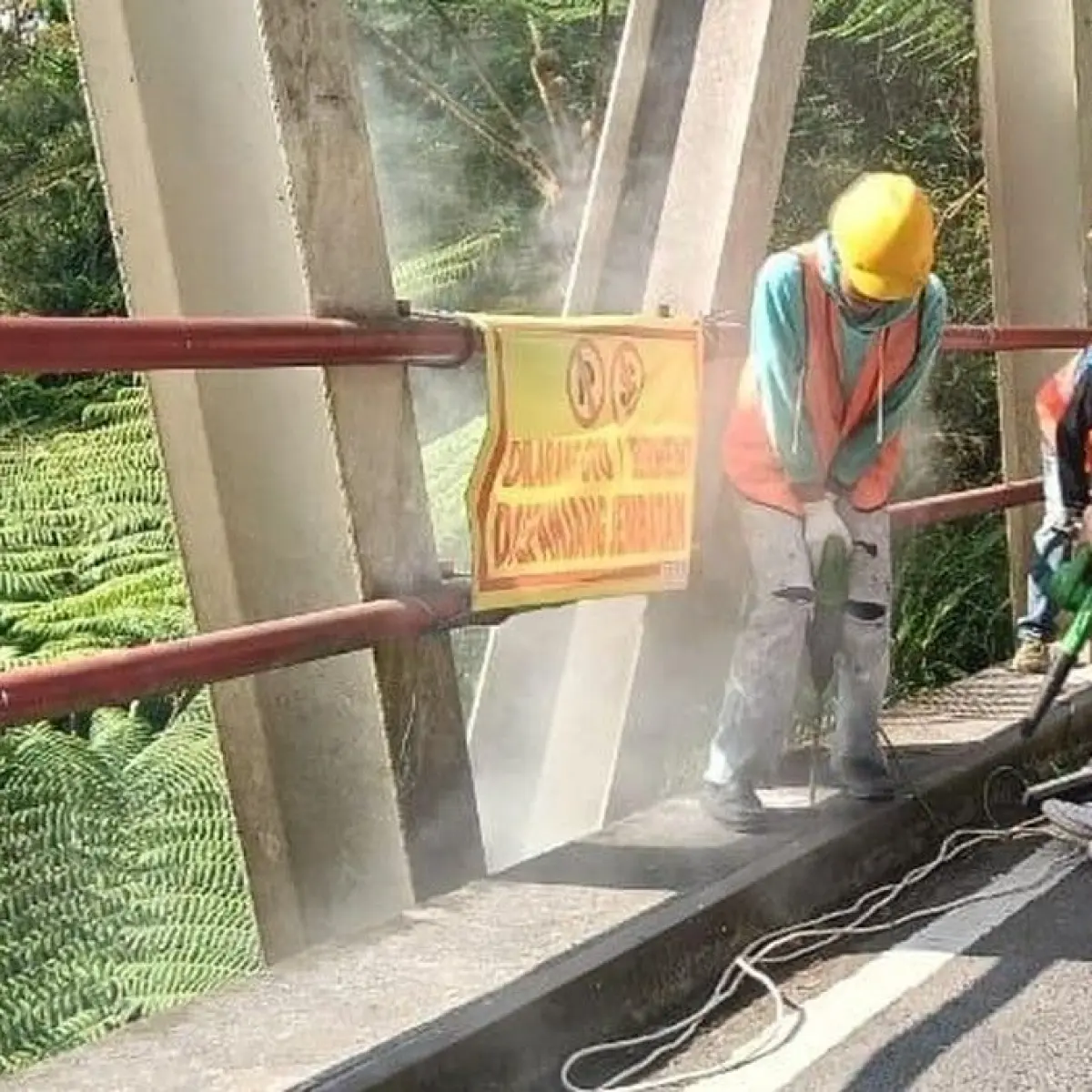 Pagar Pengaman Baru Dipasang di Jembatan Cangar Pasca Serangkaian Insiden Tragis
