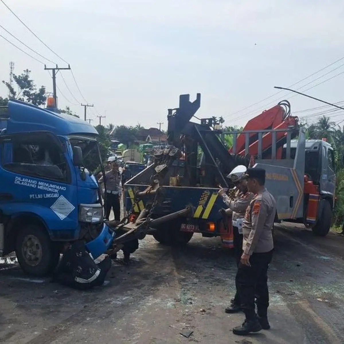 Adu Banteng Truk di Jalur Lintas Sumatera Banyuasin, Dua Kendaraan Besar Ringsek
