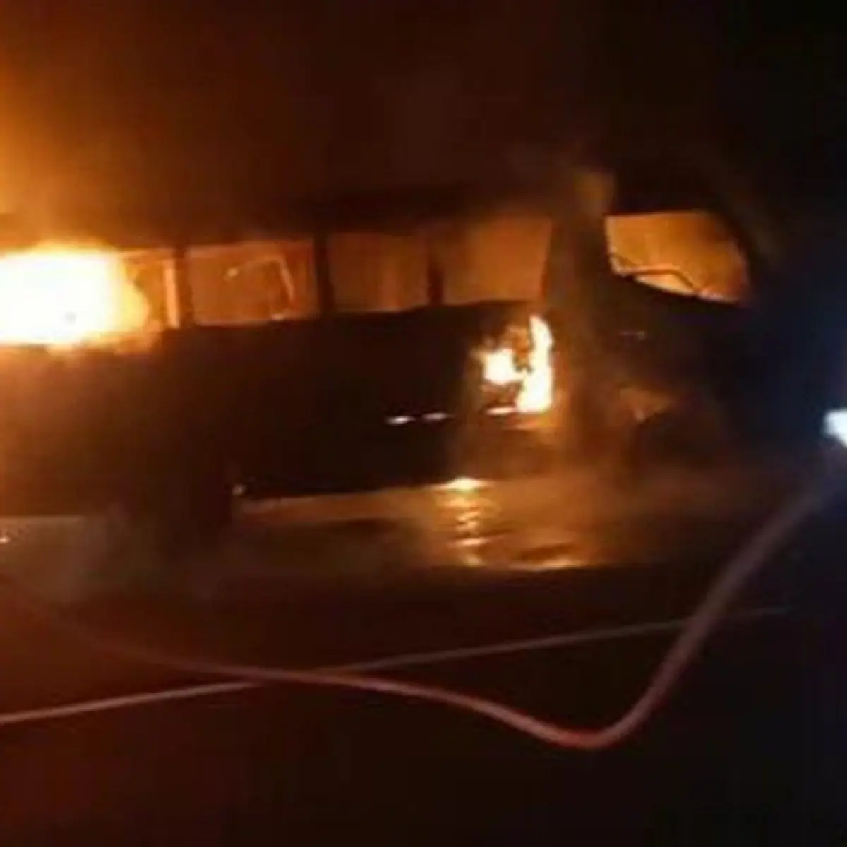 Penanganan Tuntas Insiden Bus Terbakar di Tol Japek KM 38, Arus Lalu Lintas Kembali Normal Dini Hari