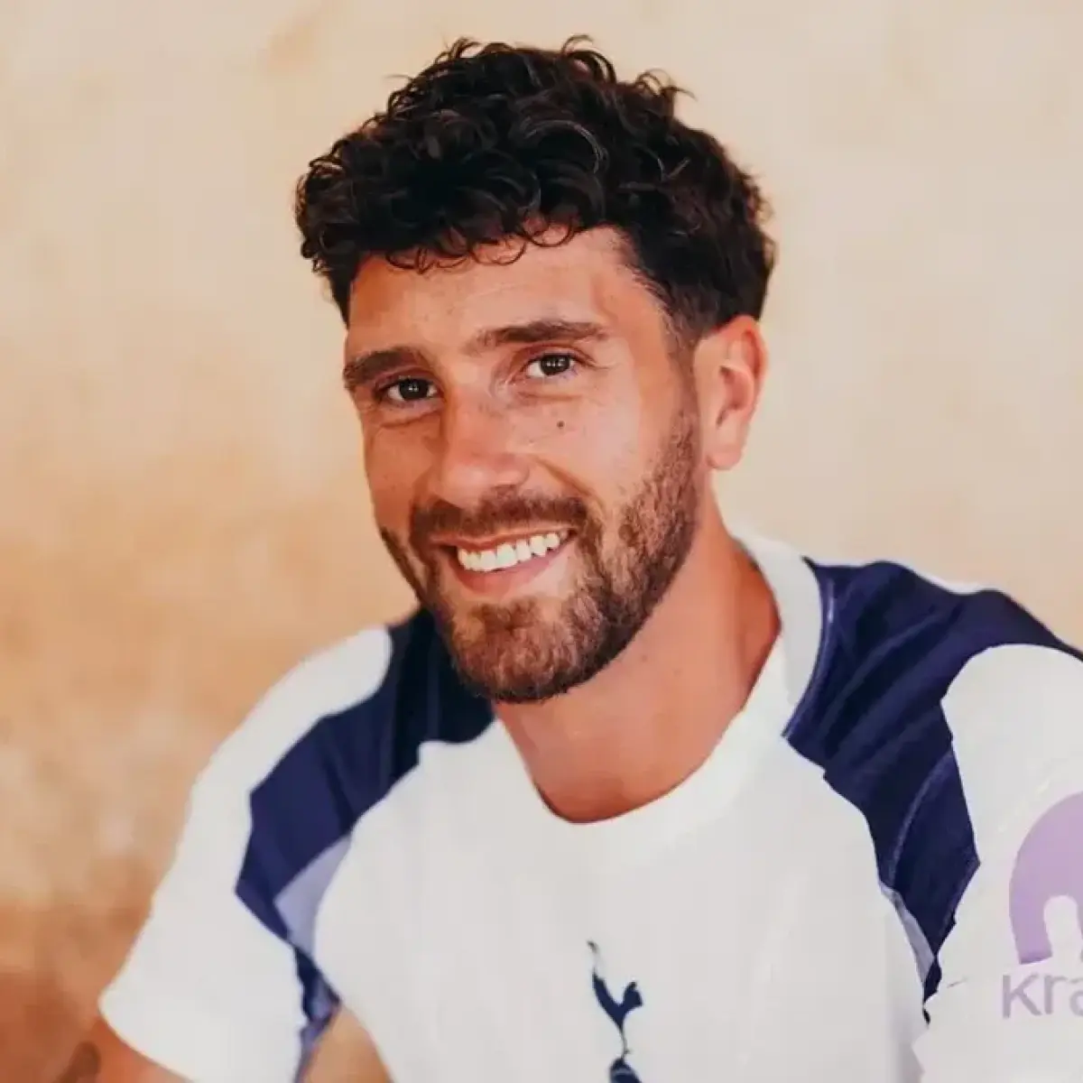 Tottenham Hotspur Perkuat Lini Belakang dengan Kedatangan Bek Tengah Argentina, Marcos Senesi, Tanpa Biaya Transfer