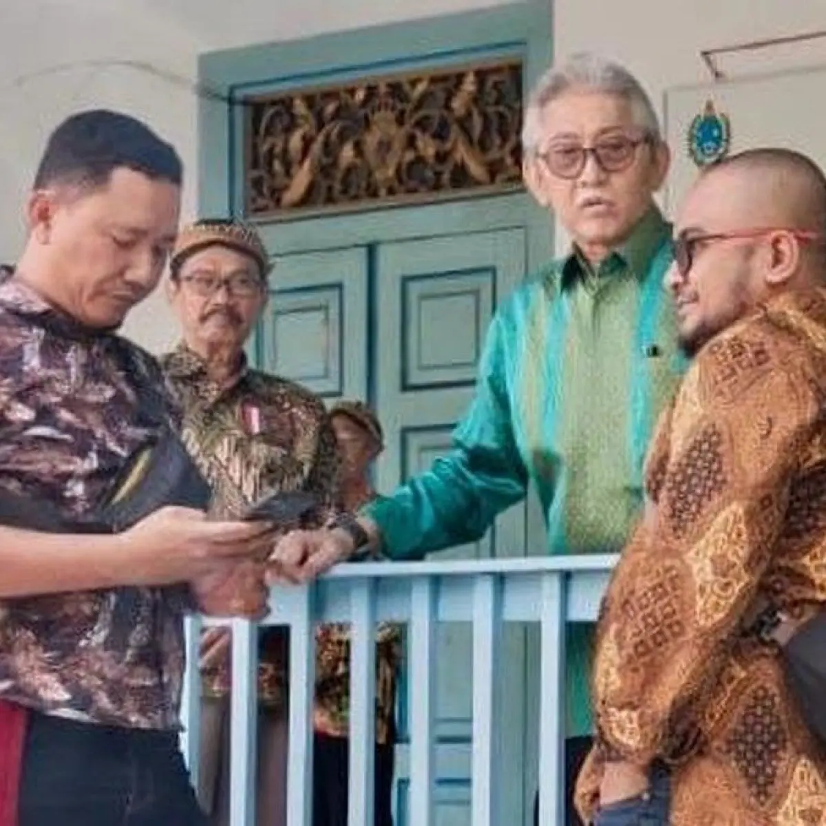 Momen Pertemuan Tak Terduga: Tokoh Keraton Solo Bertemu Utusan KGPH Purbaya di Tengah Dinamika Internal