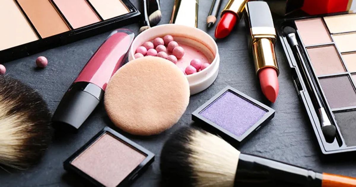 Kenali Bahan Kosmetik: Panduan Aman Memilih Produk dan Hindari Risiko Kesehatan