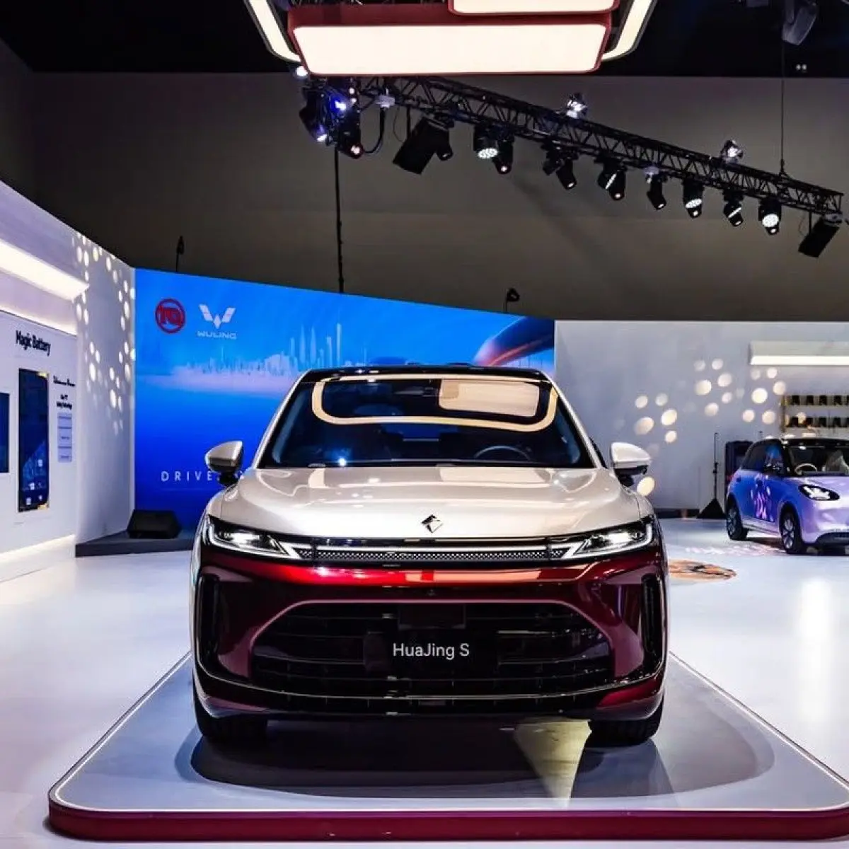 Wuling dan Huawei Resmi Perlihatkan SUV Premium Huajing S, Intip Spesifikasi dan Teknologi Canggihnya