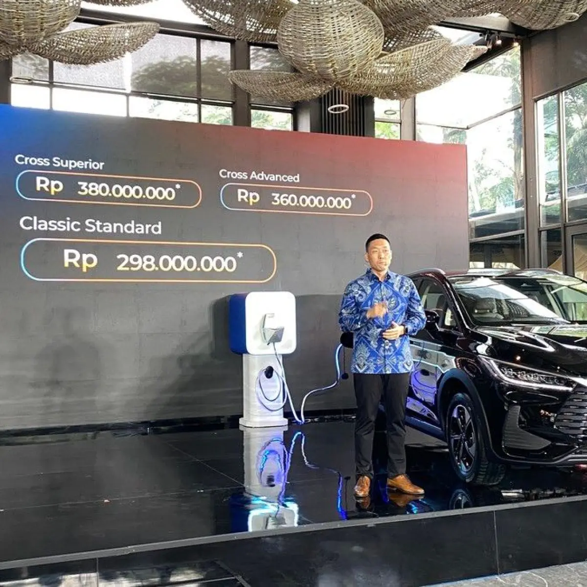 BYD Memperkuat Segmen Keluarga Indonesia dengan Peluncuran MPV Plug-in Hybrid M6 DM