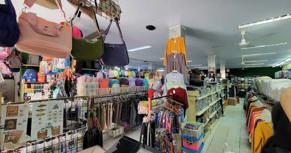Ketika Lorong Pasar Kian Sepi, Mini Collection Masih Menyambut Pembeli