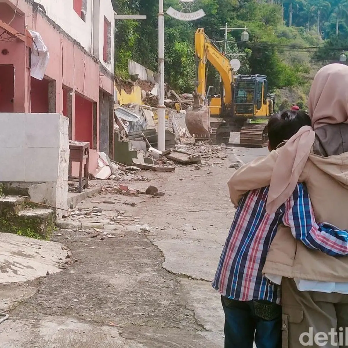Ratusan Bangunan Liar di Puncak Cianjur Dibongkar dalam Penertiban Tahap Kedua
