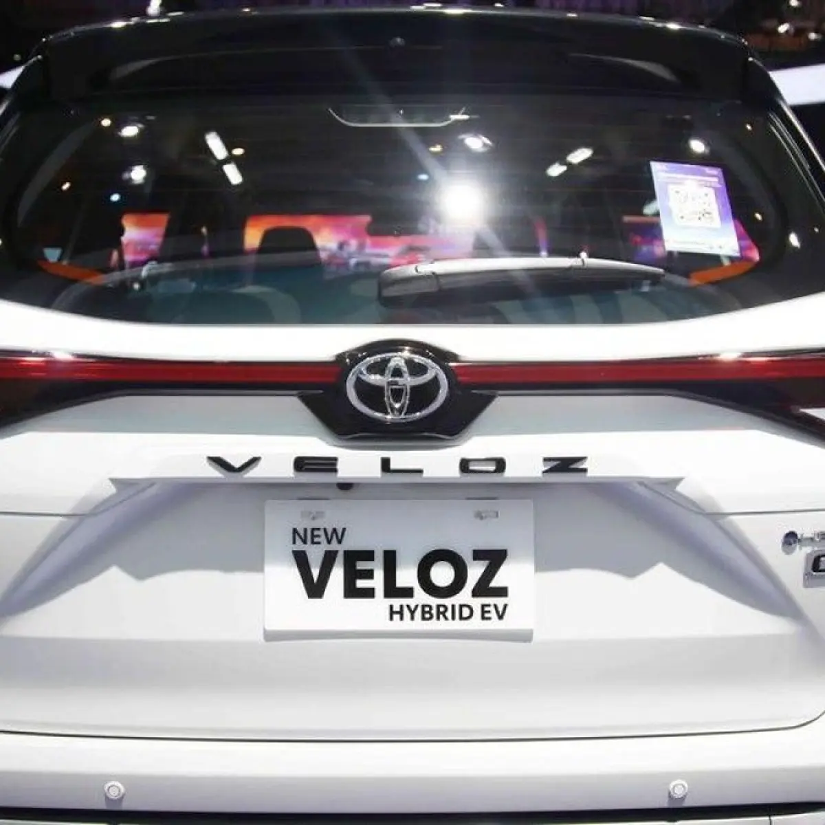 Persaingan MPV Elektrifikasi Memanas: BYD M6 DM Hadir Menantang Dominasi Toyota Veloz Hybrid