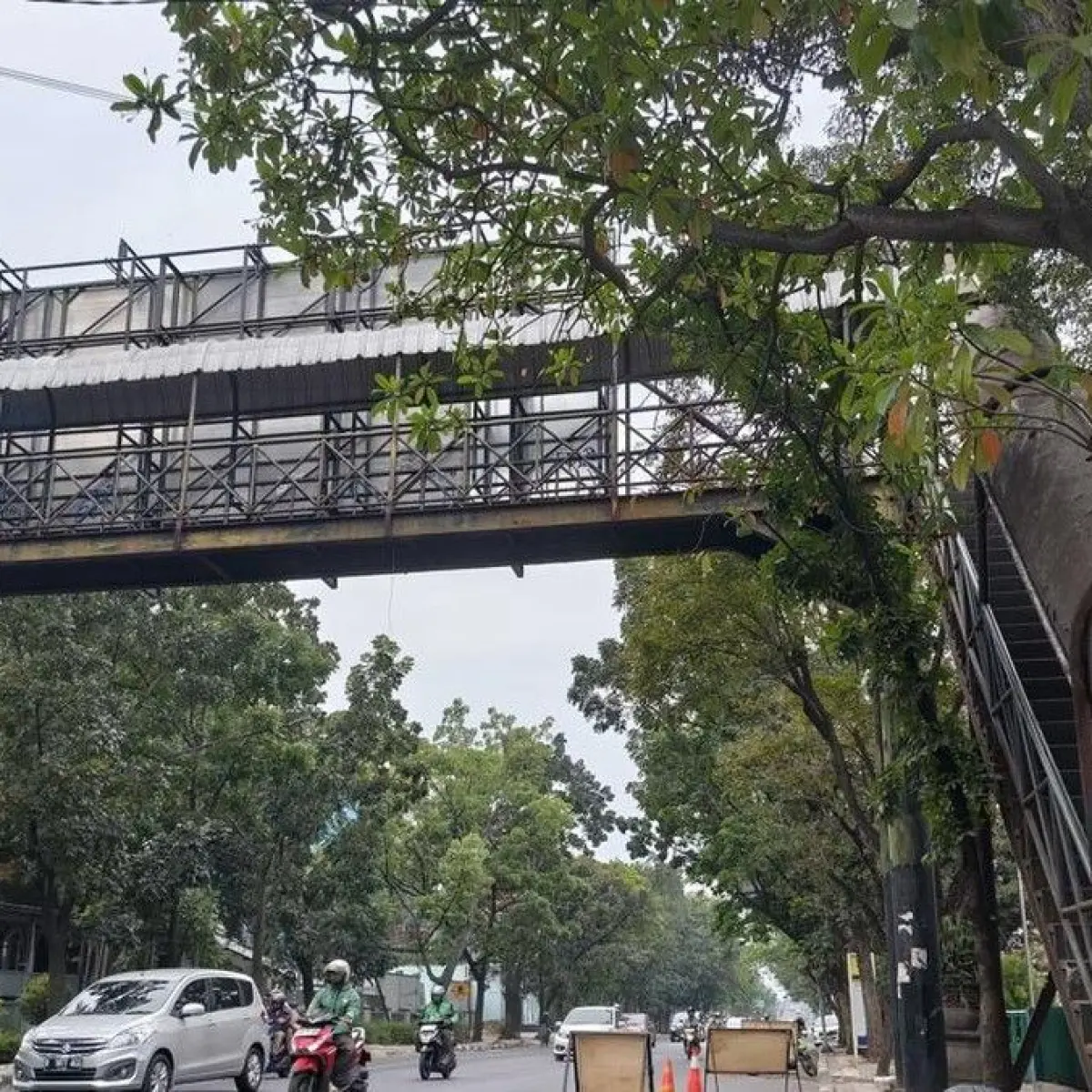 JPO Kebon Waru Bandung Memprihatinkan, Karat dan Kerusakan Ancam Keselamatan Pejalan Kaki