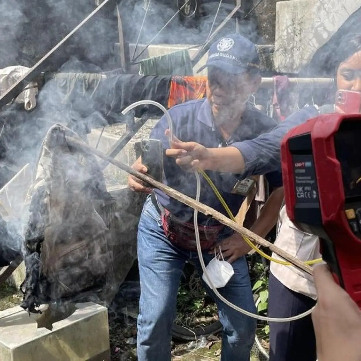 Misteri Api Sleman Terungkap: Tim UGM Identifikasi Jejak Resin PVC sebagai Sumber Utama