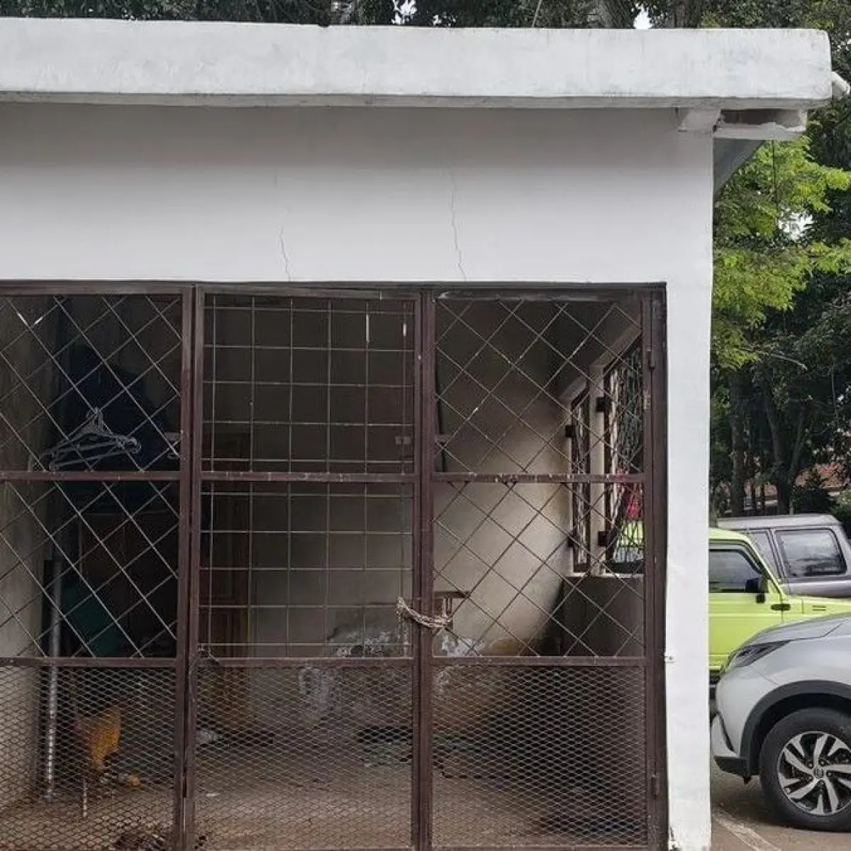 Satpol PP Bandung Tindak Tegas Bangunan Liar di Trotoar Jalan Ambon, Diduga Tutupi Saluran Air