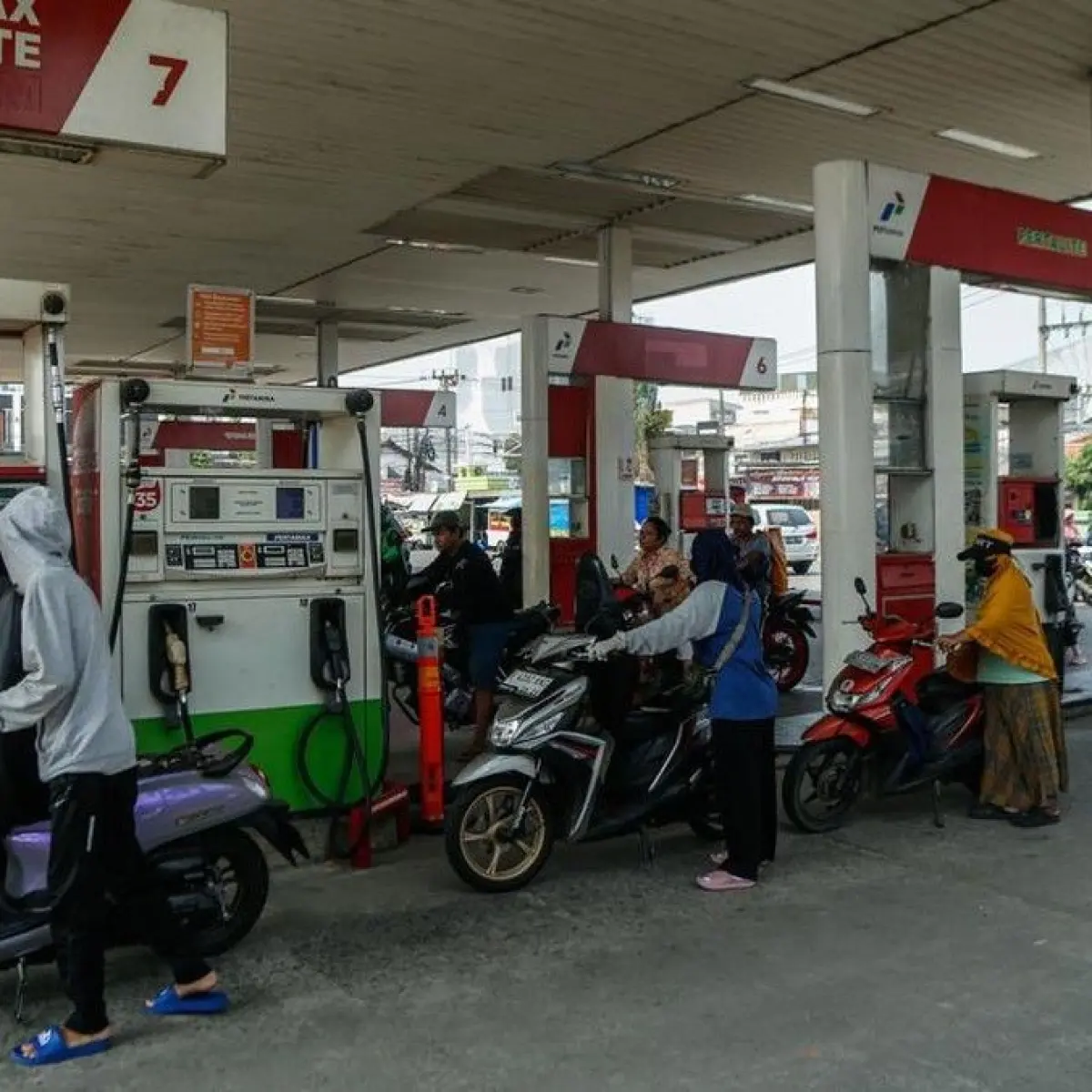 Dampak Kenaikan Harga Pertamax: Pengendara Motor Mulai Melirik BBM Subsidi Pertalite