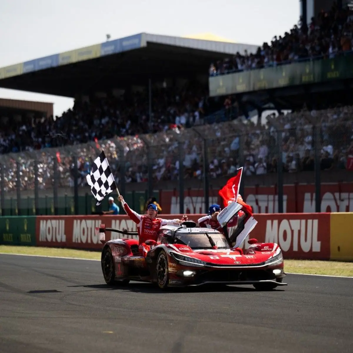 Toyota Akhiri Dominasi Ferrari dan Raih Kemenangan Dramatis di Le Mans 24 Jam 2026