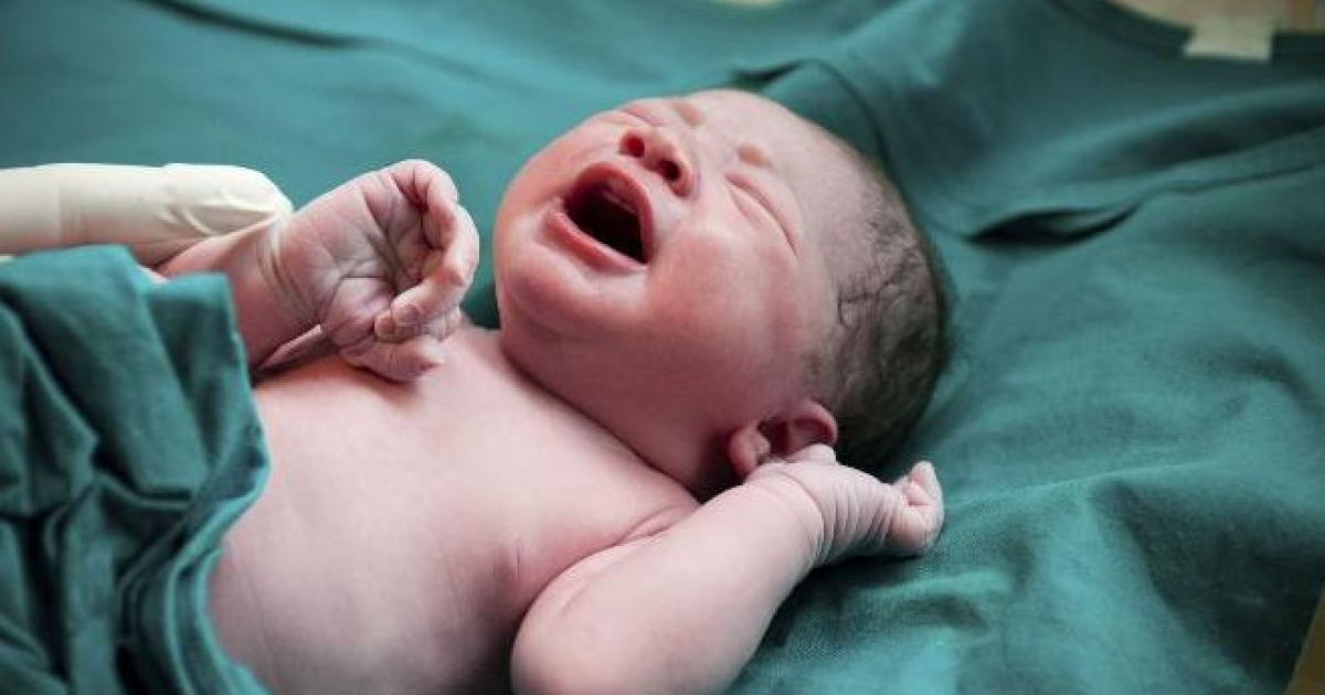 Bayi Lahir Sudah Tumbuh Gigi, Perlukah Perawatan Khusus?