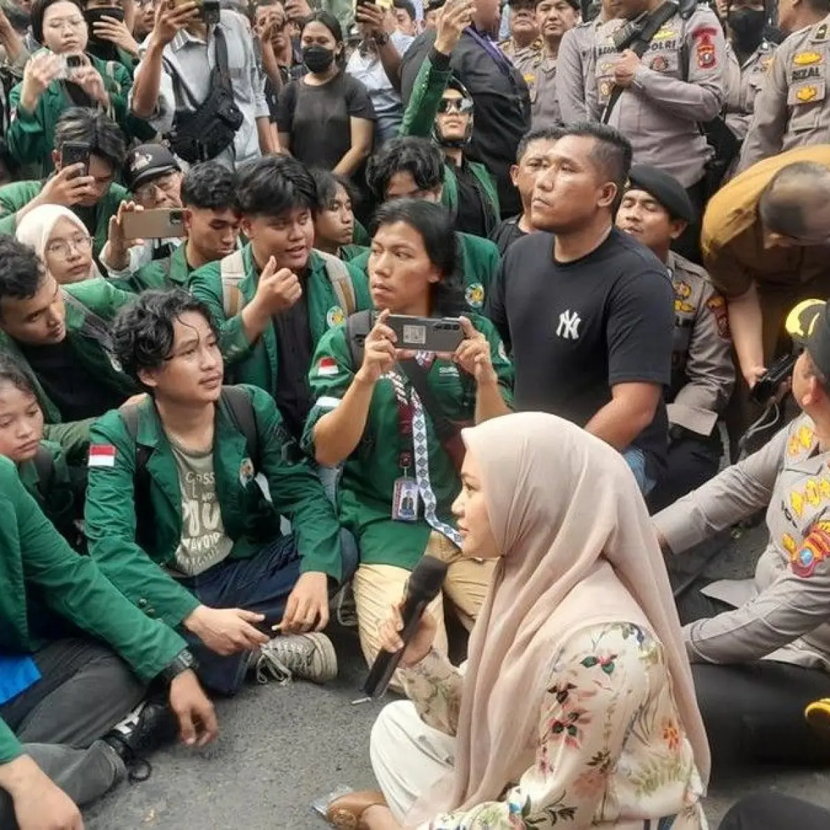 Respons Ketua DPRD Sumut Terhadap Sembilan Tuntutan Mahasiswa BEM USU dalam Aksi Demonstrasi di Medan