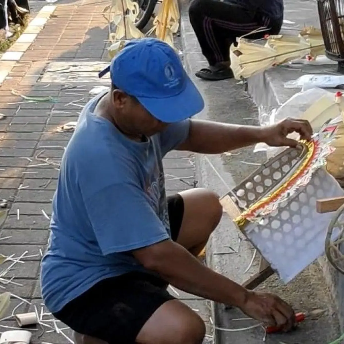 Permintaan Melonjak, Perajin Penjor di Badung Kewalahan Penuhi Pesanan Jelang Galungan