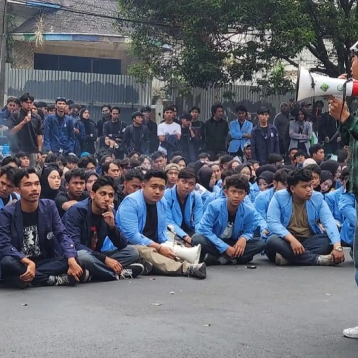 Gelombang Aspirasi Mahasiswa Bandung Menghantam Gedung DPRD Jabar, Tuntut Reformasi Total dan Efisiensi Anggaran