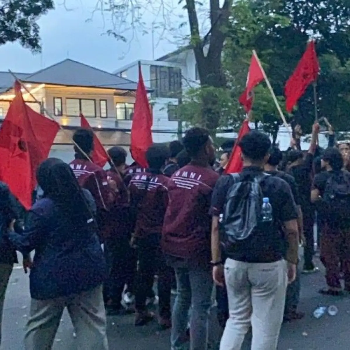 Ketegangan Mencair di Gedung DPRD Jabar, Sebagian Demonstran Memilih Mundur Imbas Aksi Provokasi