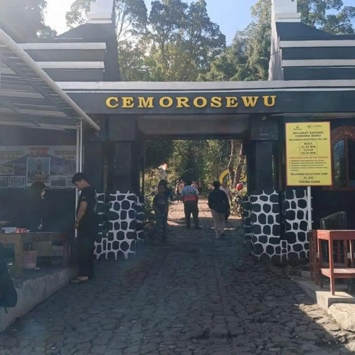 Ritual Malam 1 Suro, Ratusan Pendaki Padati Jalur Pendakian Gunung Lawu via Cemoro Sewu