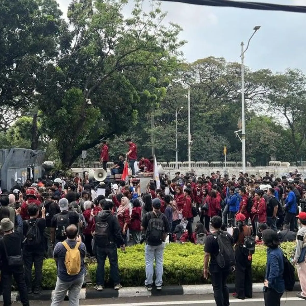 Aksi Demonstrasi Mahasiswa UBK dan Thamrin di Medan Merdeka Selatan Picu Pengalihan Arus Lalu Lintas