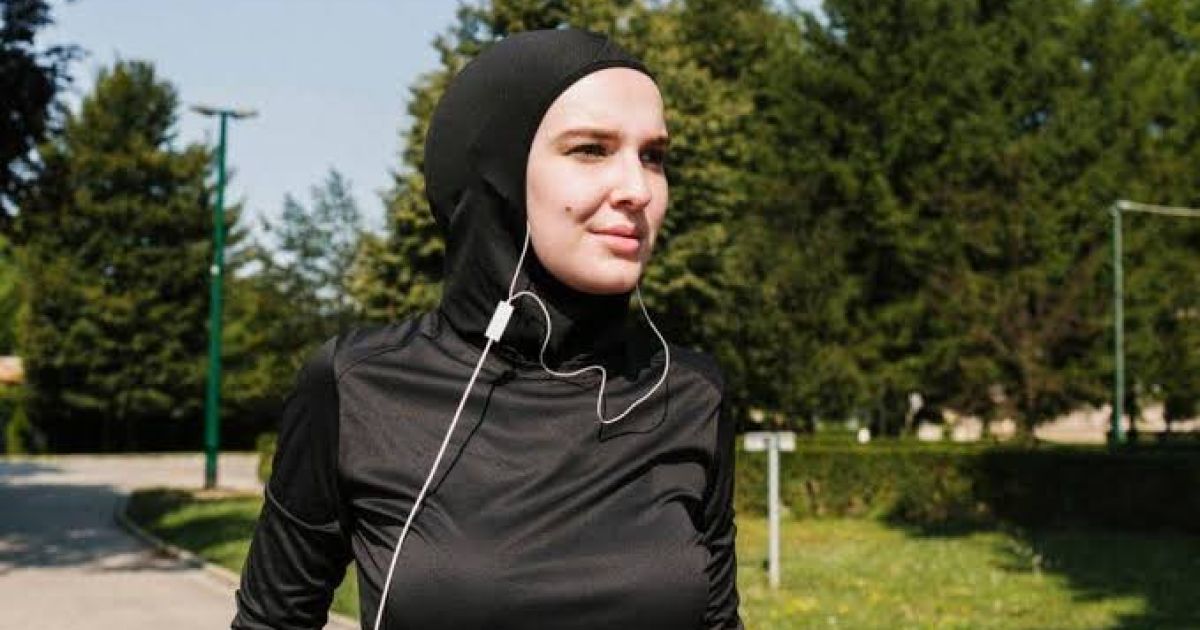 Tips Nyaman Berhijab Saat Cuaca Panas: Pilih Bahan yang Tepat dan Jaga Kesegaran