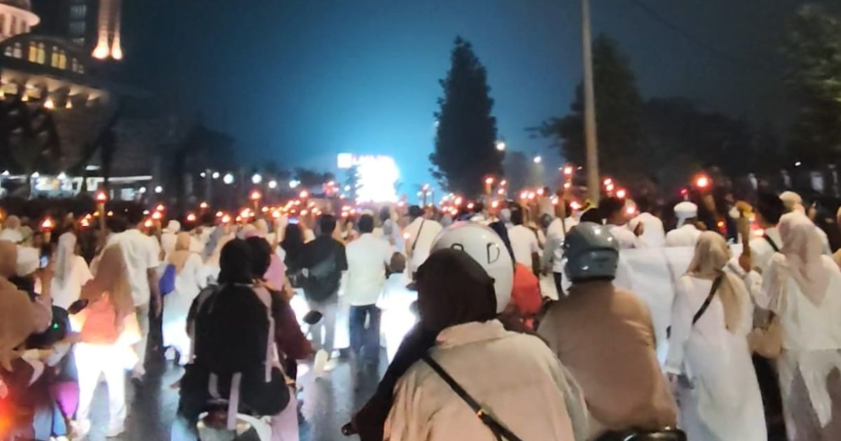 Ribuan Warga Meriahkan Pawai Obor Sambut 1 Muharram 1448 H di Cibinong