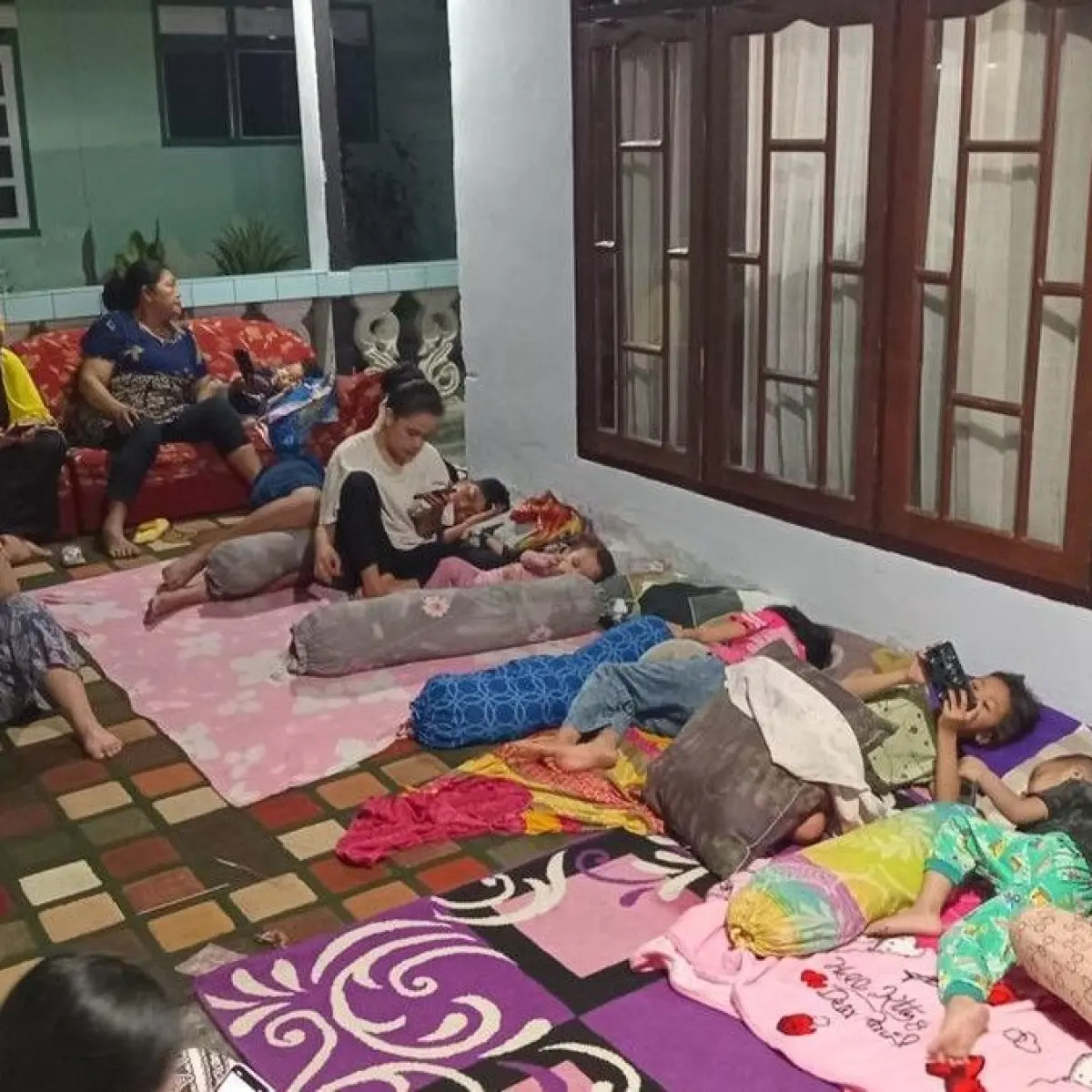 Trauma Guncangan M 6,7, Warga Palu Pilih Mengungsi Sementara di Luar Rumah