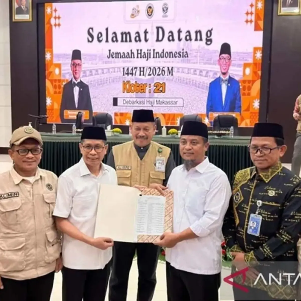 Momen Hangat di Asrama Haji Makassar: Gubernur Sulsel Sapa Ratusan Jemaah Haji Kloter 21