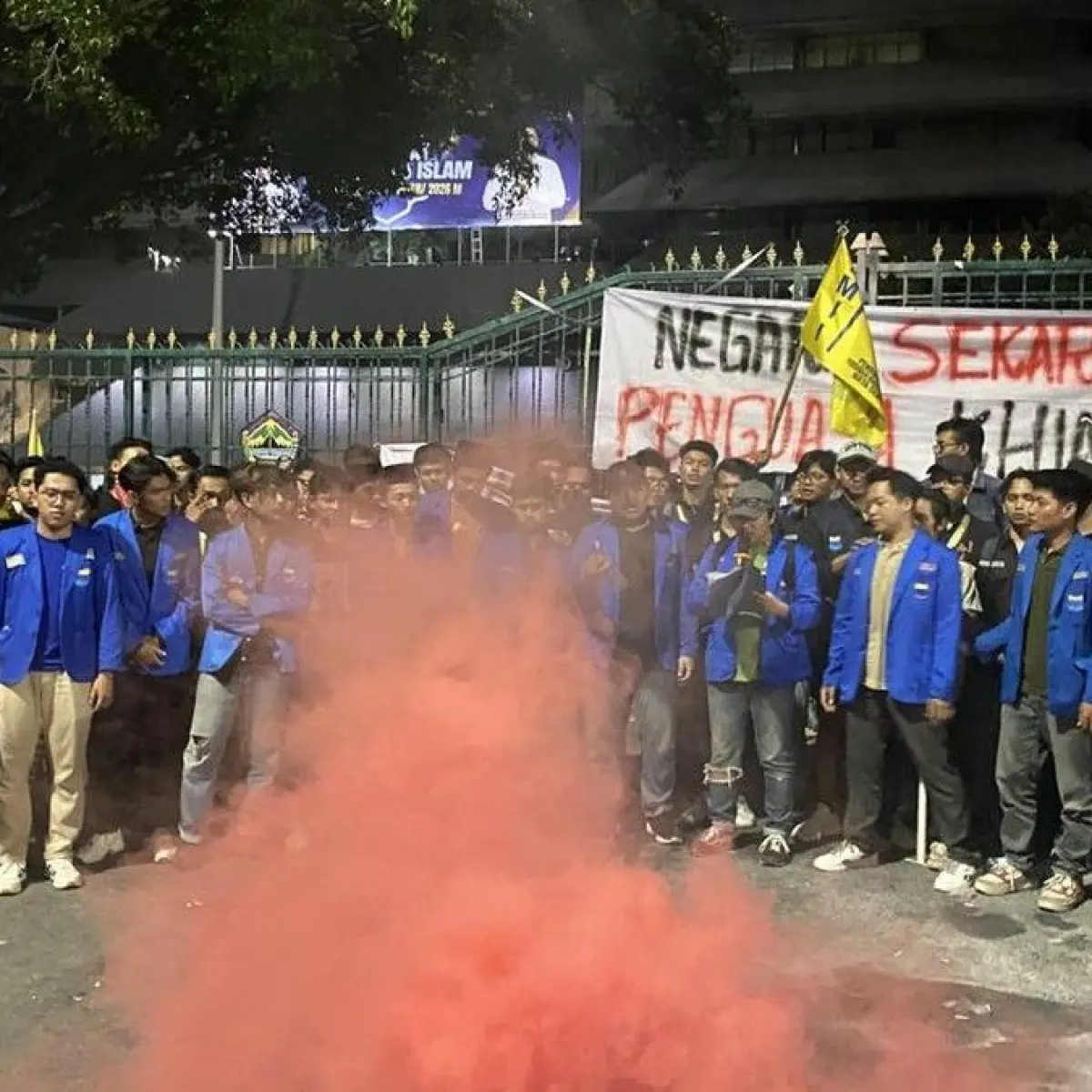 Ratusan Mahasiswa PMII Semarang Geruduk Kantor Gubernur, Ultimatum Tujuh Hari untuk Respons Delapan Tuntutan Kebijakan Publik