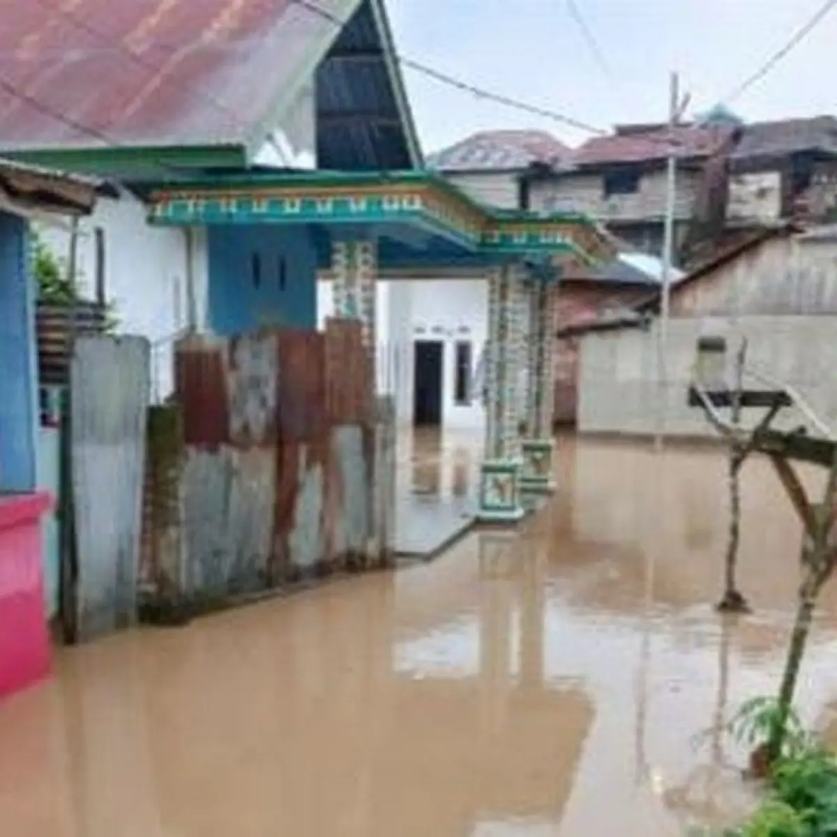 Debit Sungai Mesat Melonjak, 31 Keluarga di Lubuklinggau Terendam Banjir Dini Hari