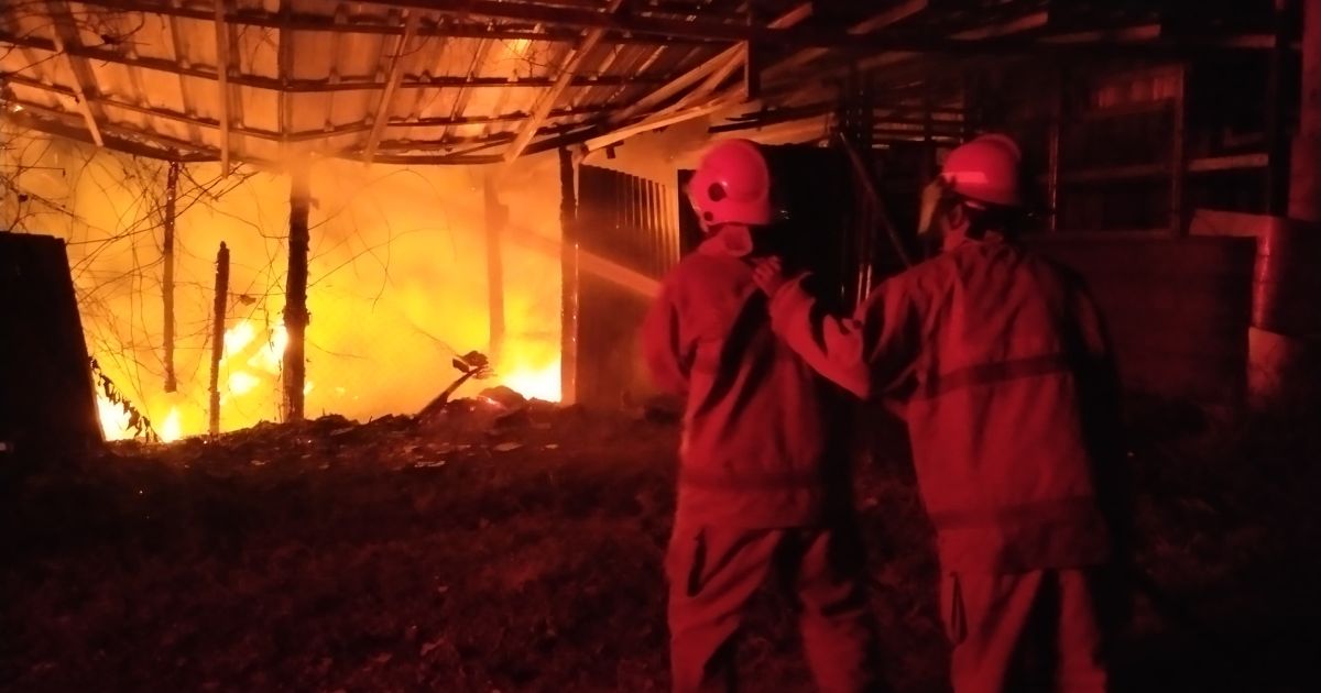 Korsleting Listrik Hanguskan Rumah di Cileungsi, Damkar Bergerak Cepat