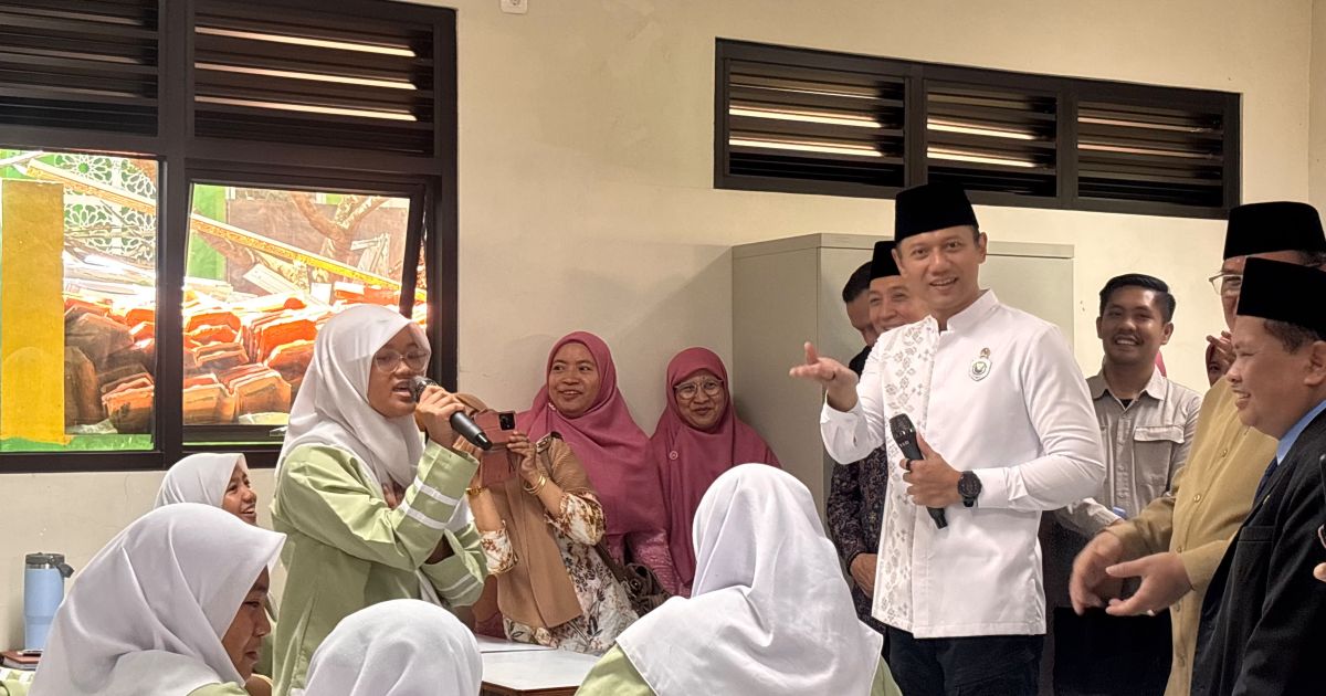 AHY Tinjau Progres Renovasi MTsN 1 Bogor: Interaksi Hangat dan Pesan Motivasi Siswa