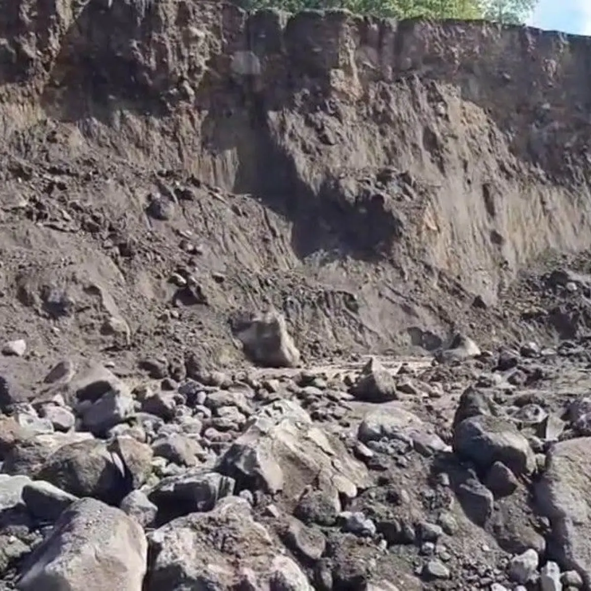 Bahaya Material Panas Semeru: Penambang Pasir di Lumajang Alami Luka Bakar Serius