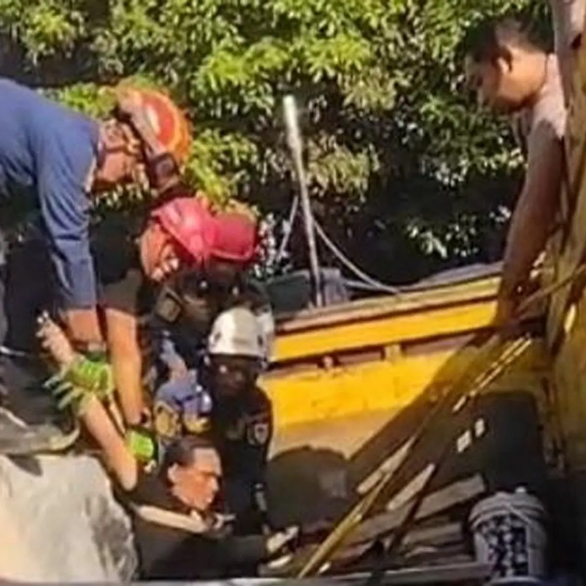Evakuasi Dramatis di Klaten: Dua Pekerja Terjepit Beban Marmer Dua Ton, Begini Penanganan Tim Damkar