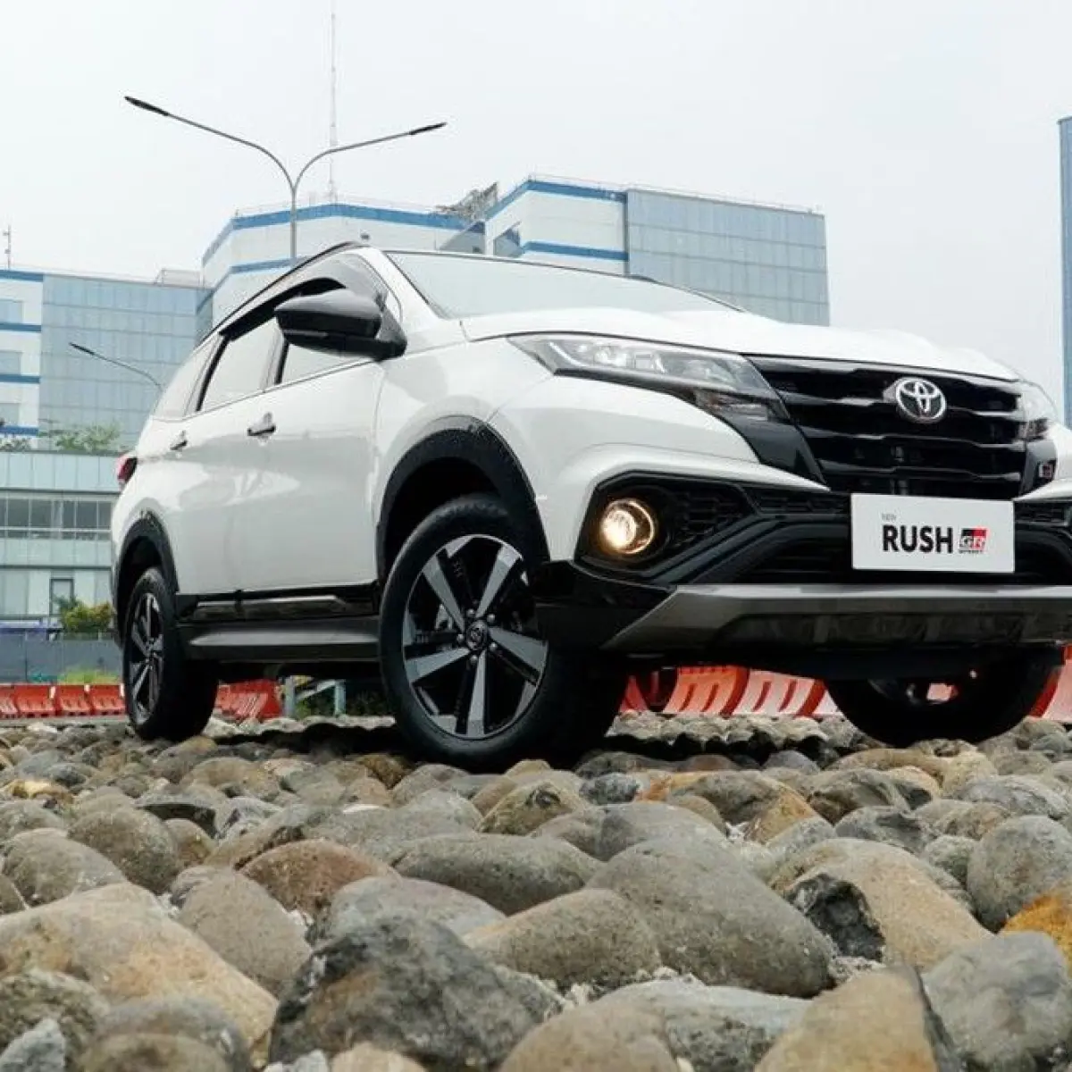 Mengapa Toyota Rush Tetap Jadi Raja Penjualan Low SUV Indonesia Selama Empat Tahun Berturut-turut?