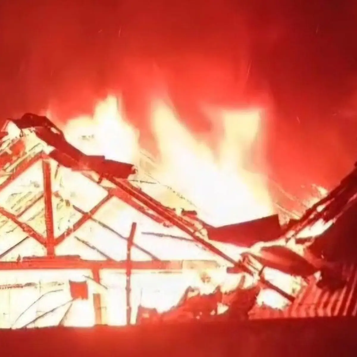 Nekat Ganti Lilin dengan Sandal Karet Saat Listrik Padam, Rumah Lansia di Bojonegoro Ludes Terbakar