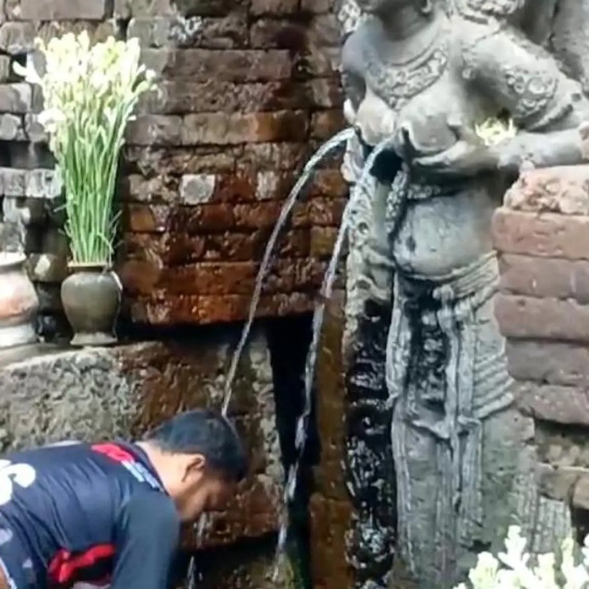 Menelusuri Keajaiban Tirta Suci Candi Sumber Tetek: Wisata Spiritual di Kaki Gunung Penanggungan
