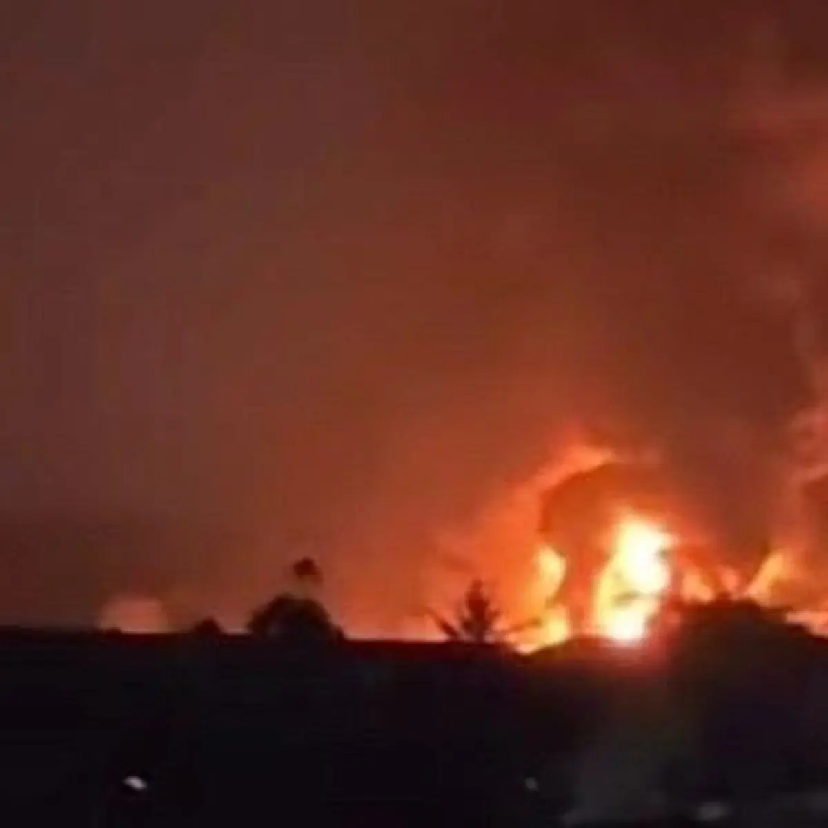 Pabrik Karet di Tangerang Luluh Lantak Diterjang Api, 16 Unit Damkar Dikerahkan