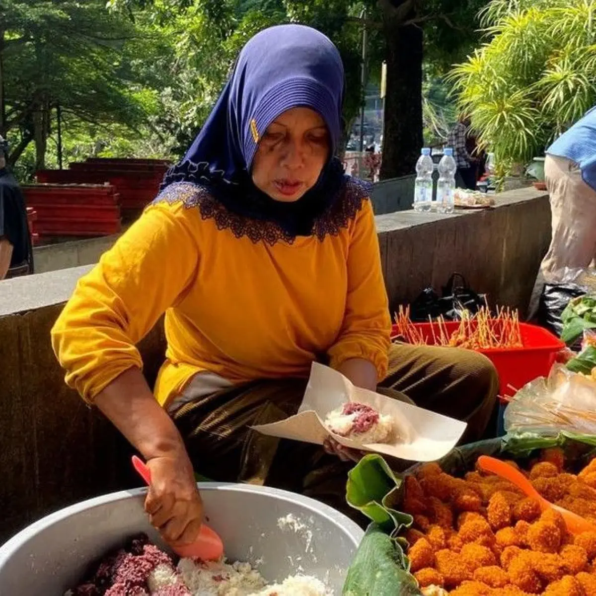 Sensasi Nostalgia Rasa: Teras Cikapundung Jadi Magnet Wisatawan Pemburu Kuliner Tradisional Bandung