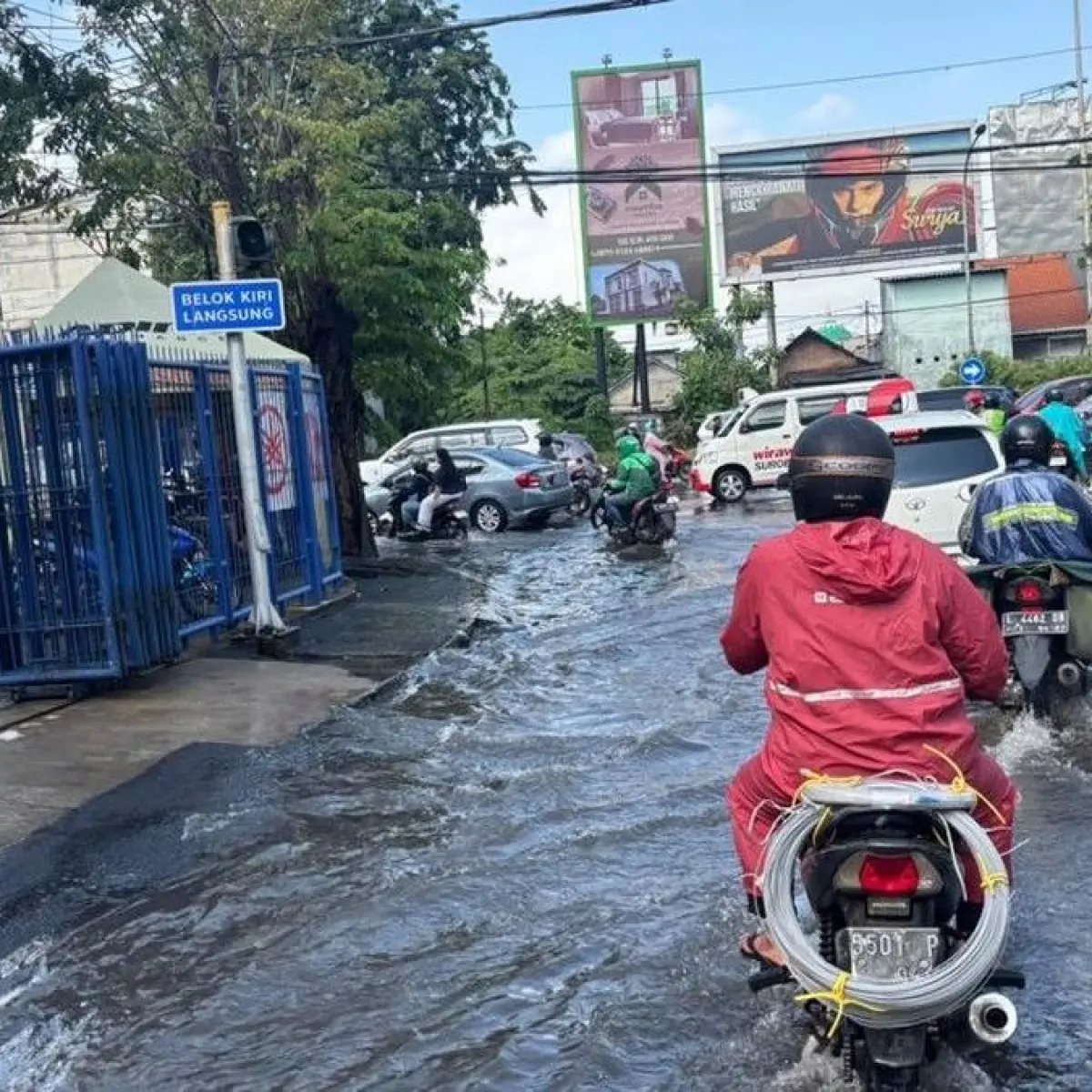 Ibu Kota Jawa Timur Lumpuh Sementara: Deretan Jalan Protokol Surabaya Terendam Imbas Hujan Deras