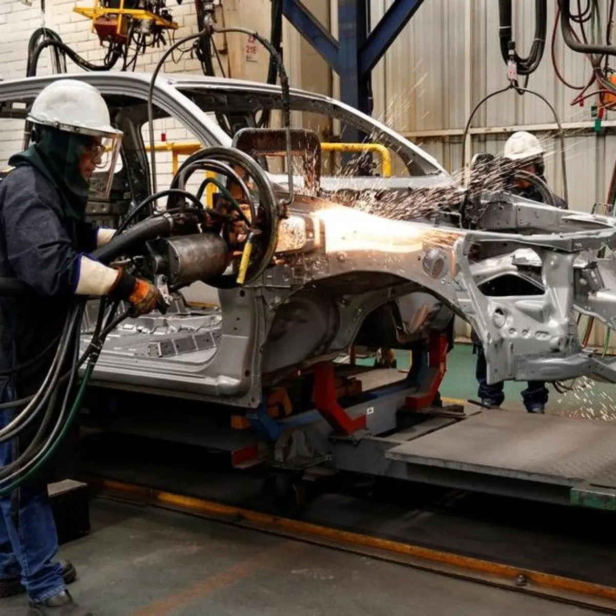 Ancaman PHK Ribuan Pekerja: Dua Pabrik Komponen Otomotif Jatim Berencana Eksodus Produksi ke Vietnam