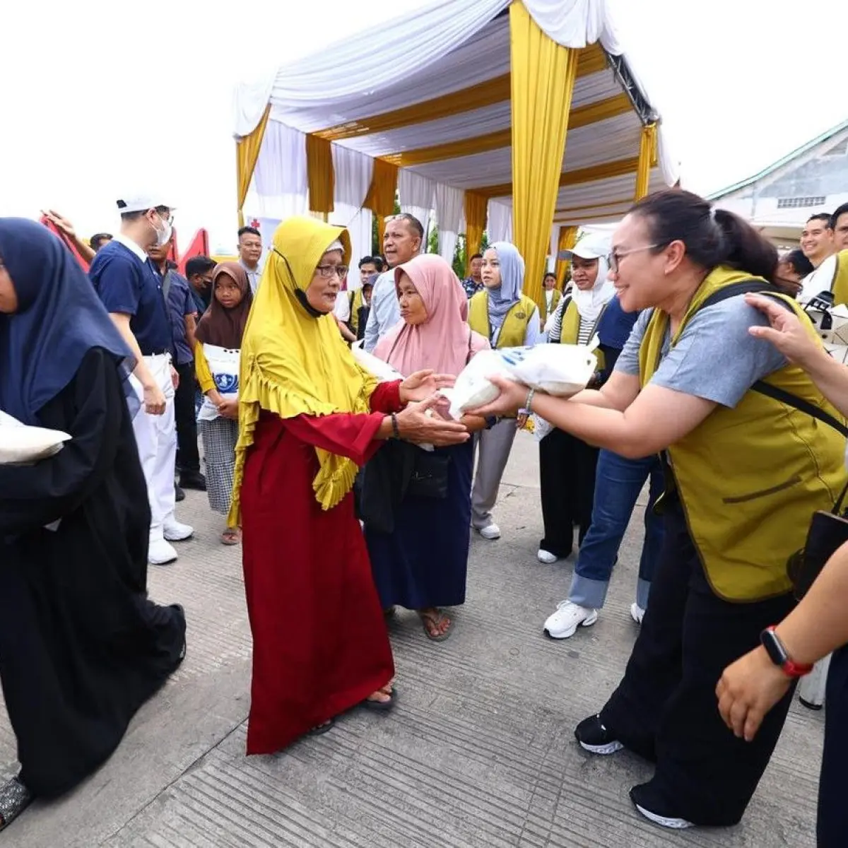Solidaritas Kemanusiaan: Tzu Chi ASG Distribusikan 1.000 Paket Beras untuk Warga Kurang Mampu di Teluknaga
