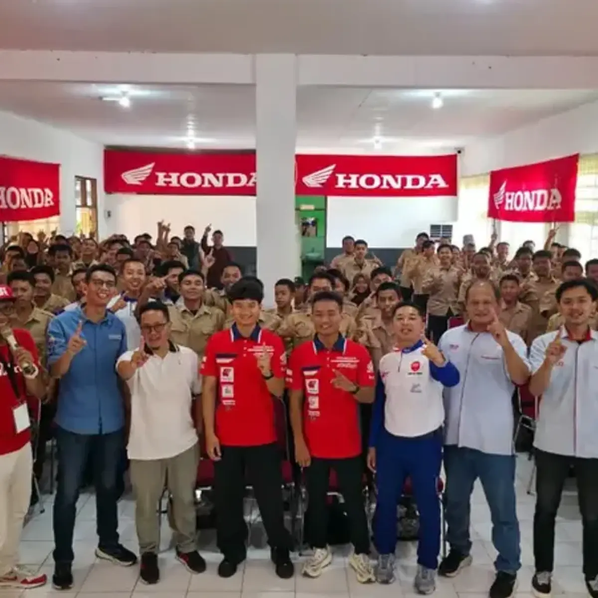 Inspirasi dari Sirkuit: Rheza Danica dan Arbi Aditama Bagikan Kiat Sukses Balap di Tasikmalaya