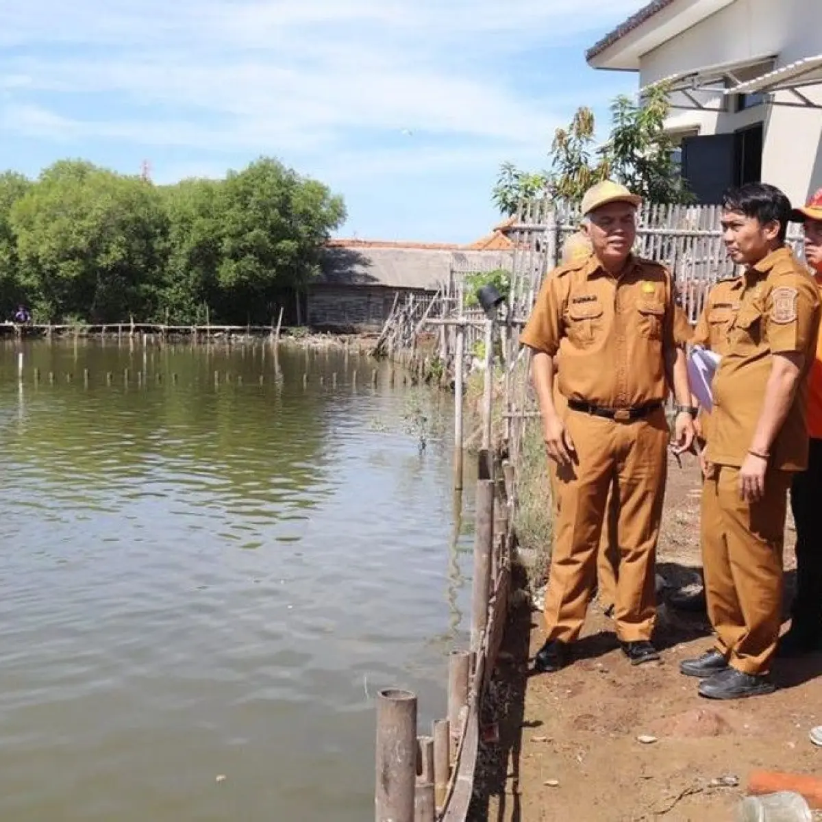 Tanggul Laut Raksasa Disiapkan Pemerintah Pusat untuk Menghentikan Banjir Rob Kronis di Pesisir Cirebon