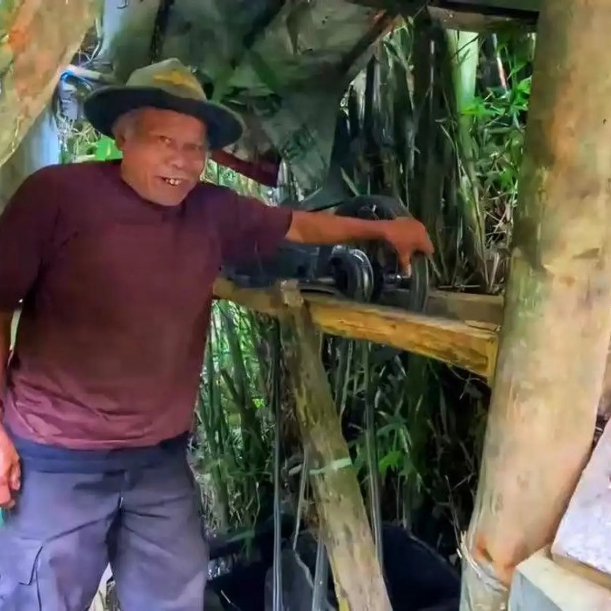 Kisah Abah Sarnuh, Petani Sukabumi yang Mandiri Energi Listrik dari PLTA Rakitan Selama 19 Tahun