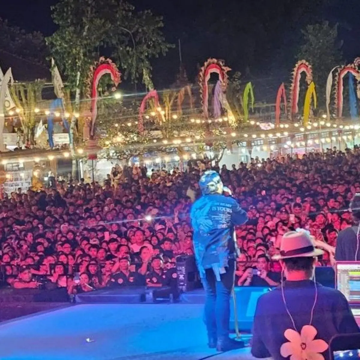 Donnie Sibarani Hentak Panggung, Puncak Perayaan HUT Kota Amlapura ke-386 Berlangsung Meriah