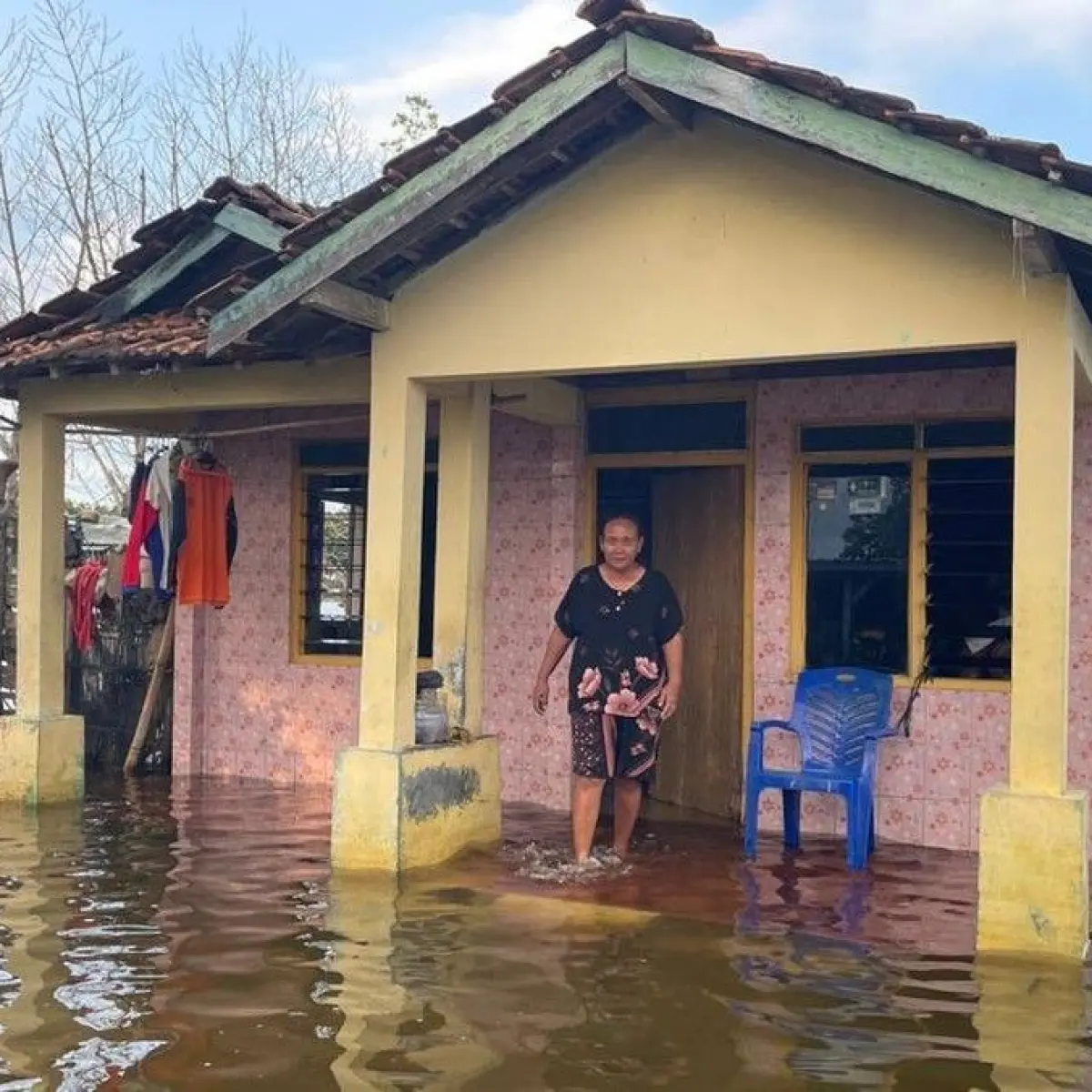 Dampak Kronis Banjir Rob di Pati: Warga Tunggulsari Terkepung Air Laut Selama Sebulan Penuh