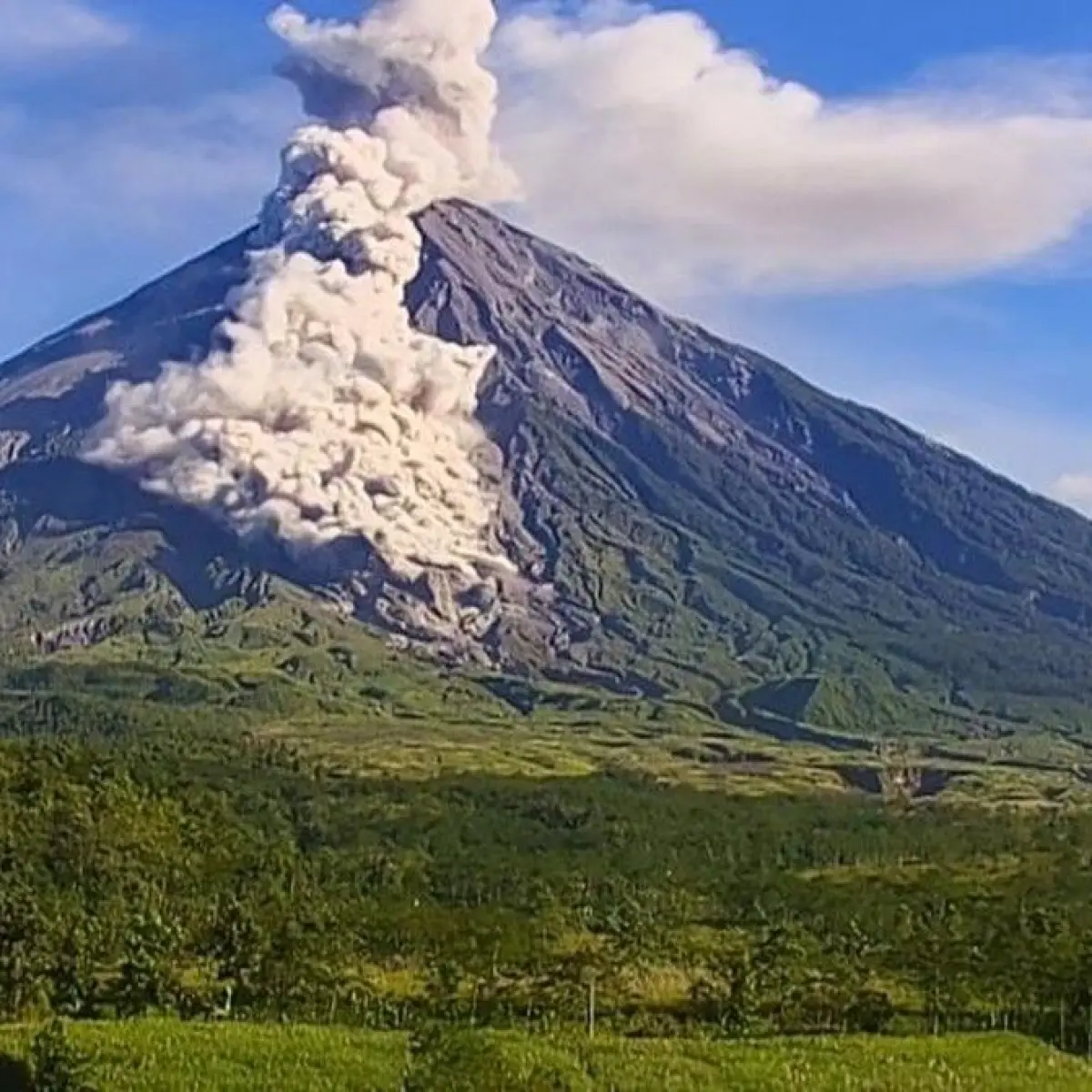Mengungkap Jejak Sejarah Letusan Gunung Semeru: 9 Peristiwa Vulkanik Paling Dramatis di Jawa Timur