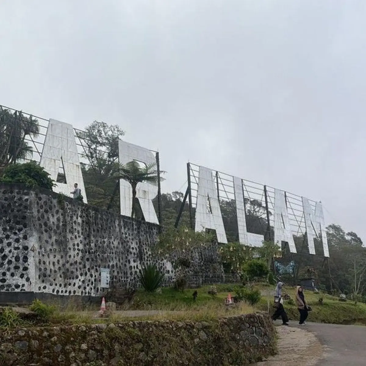 Puncak Dempo Jadi Magnet Wisatawan, Keindahan Alam dan Transaksi Digital Berpadu di Tugu Rimau
