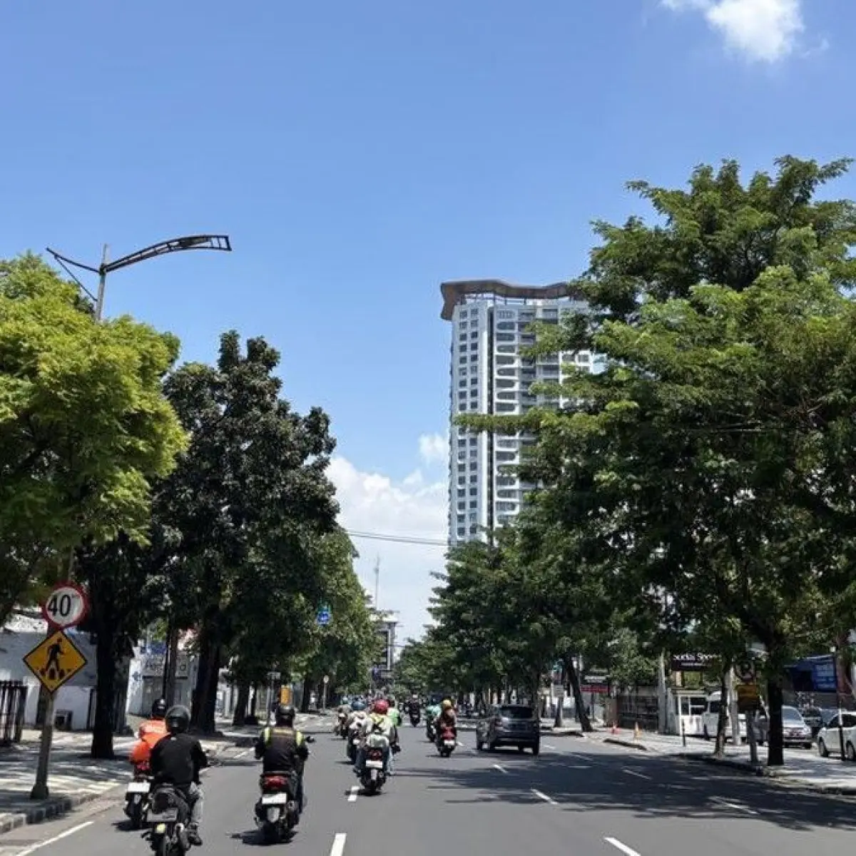 Surabaya Diselimuti Langit Cerah, Waspada Udara Gerah Akibat Tingginya Tingkat Kelembapan