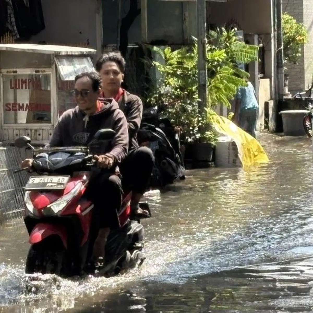 Hujan Deras di Musim Kemarau, Puluhan Wilayah Surabaya Terendam Banjir